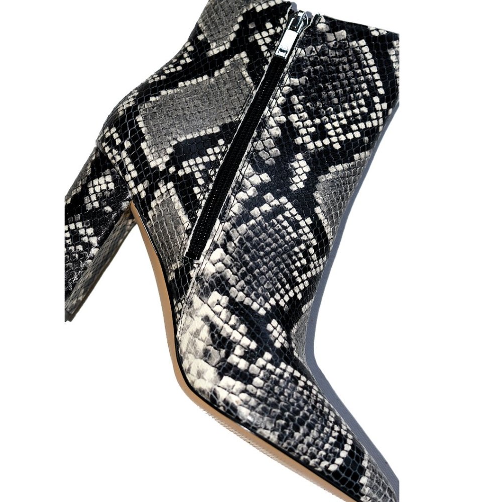 Brand new!! Marc Fisher LTD Ulani